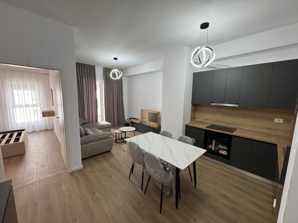 Tirane, jepet me qera apartament 1+1 Kati 4, 68 m² 400 € (ali demi)