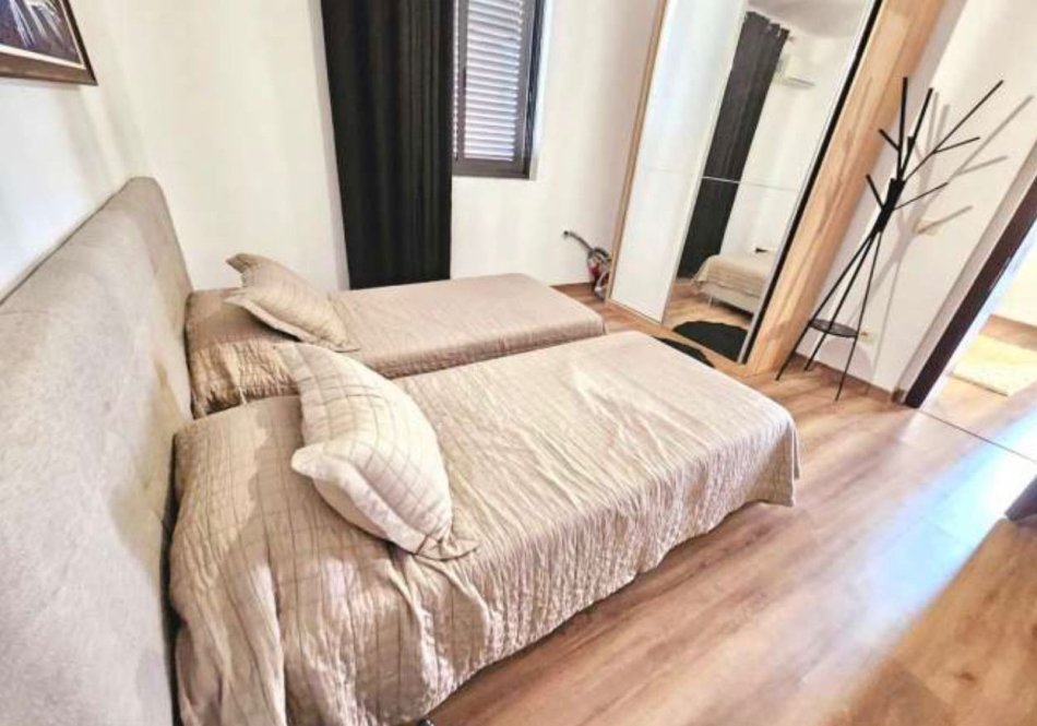 Tirane, jepet me qera apartament 1+1 Kati 1, 105 m² 700 € (Sheshi Skenderbej)