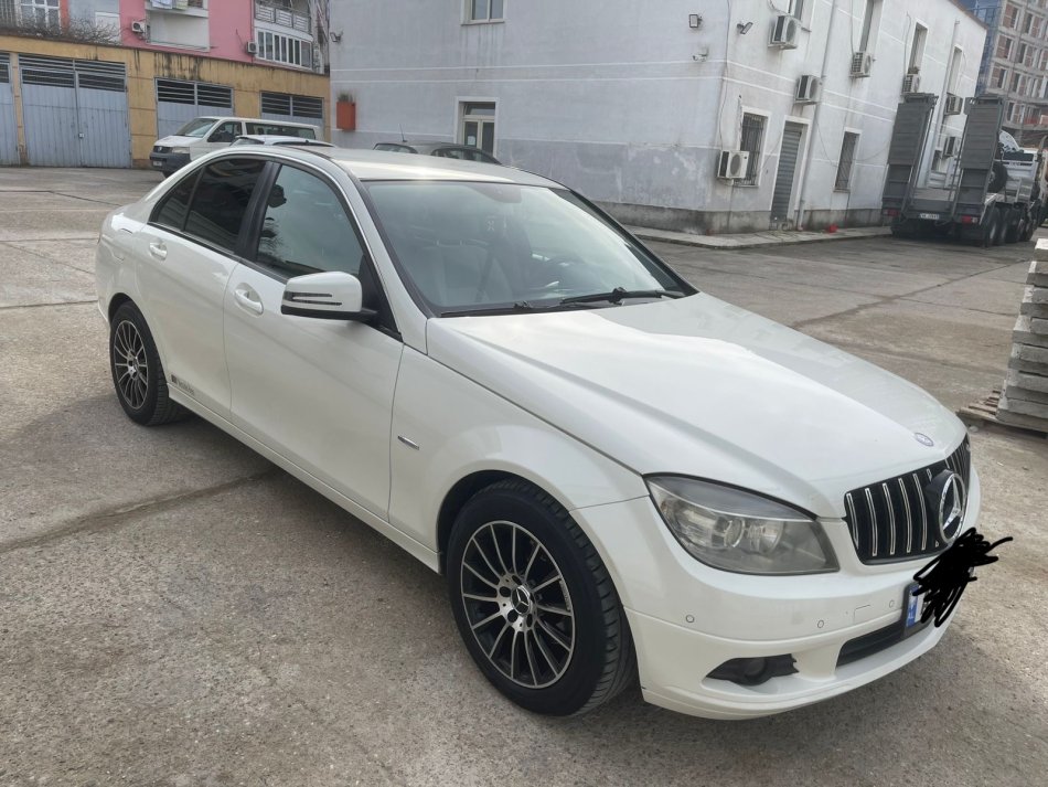 Tirane, shes makine mercedes benz Nafte, e bardhë manuale Klima 21.000 km 6.500 €