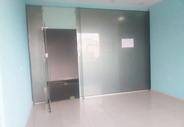 Tirane, jepet me qera ambjent biznesi 27 m² 25.000 Leke