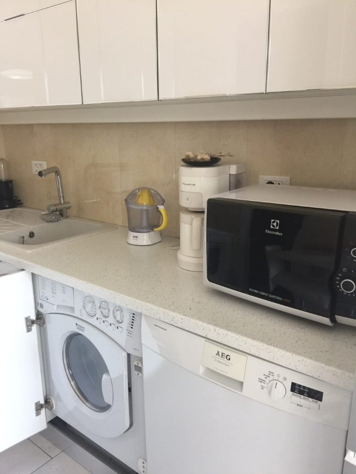 Tirane, jepet me qera apartament 1+1+Ballkon Kati 7, 68 m² 650 € (Rr. E Bogdaneve)