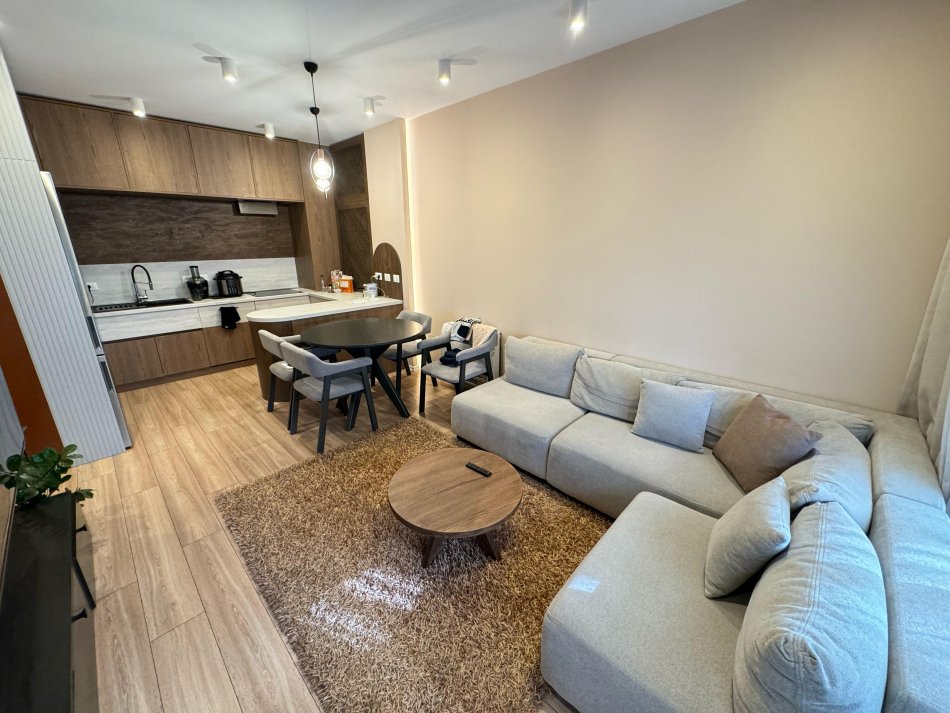 Tirane, jepet me qera apartament 2+1+Ballkon Kati 6, 95 m² 750 € (21 dhjetori)