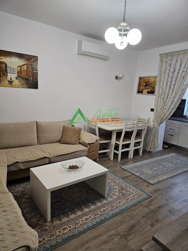 Vasil Shanto ofrojme per shitje apartament 2+1