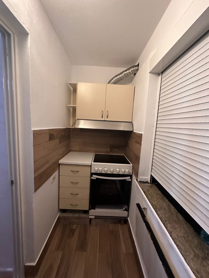 Tirane, jepet me qera apartament 2+1+Ballkon Kati 2, 75 m² 650 € (Shallvaret te Fushat e Tenisit)