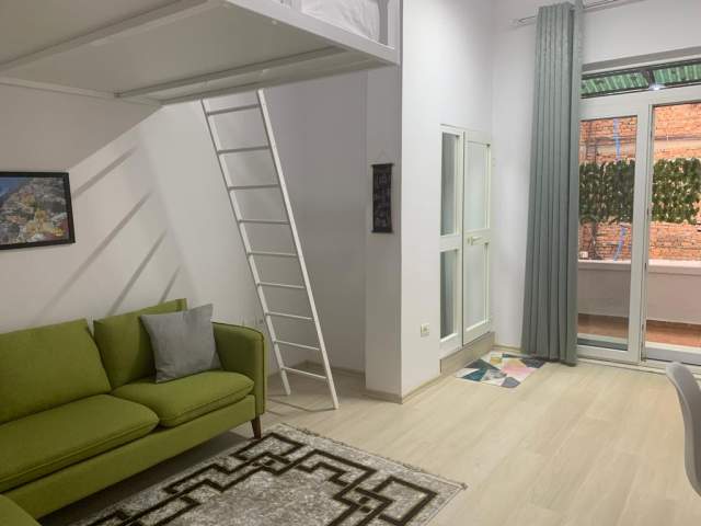Tirane, jepet me qera apartament 1+1 Kati 2, 45 m² 450 Euro (Petronini)