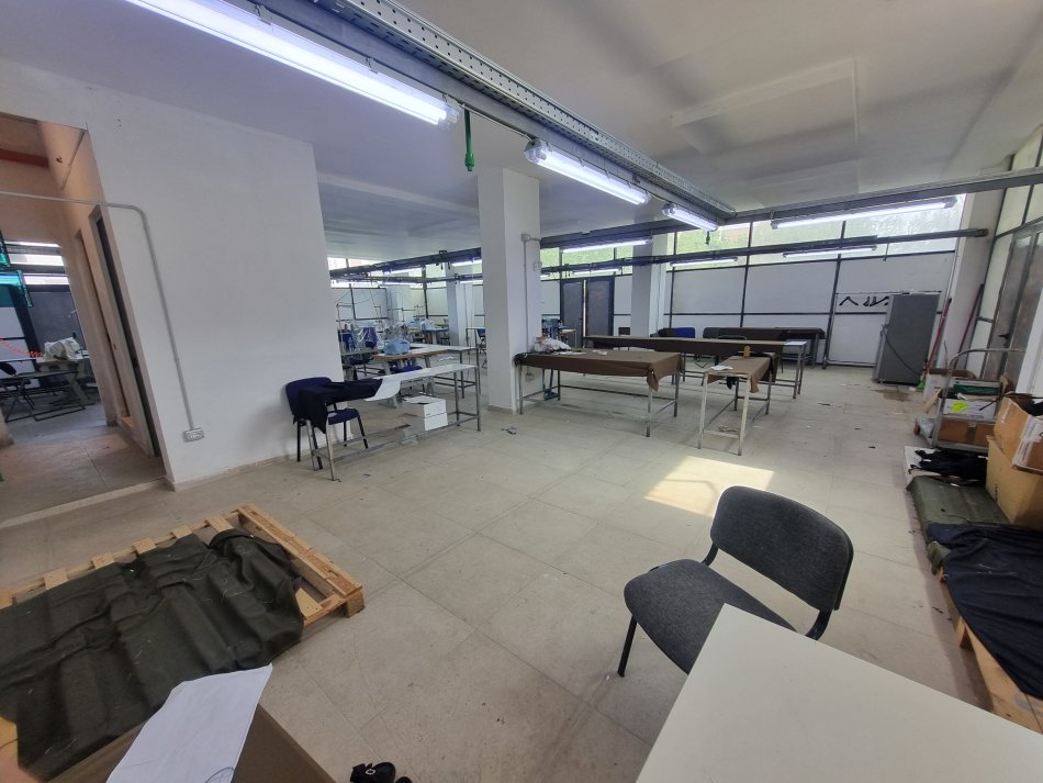 Shitet, Ambient, Kashar, Tiranë , - 293,000€ -225m²