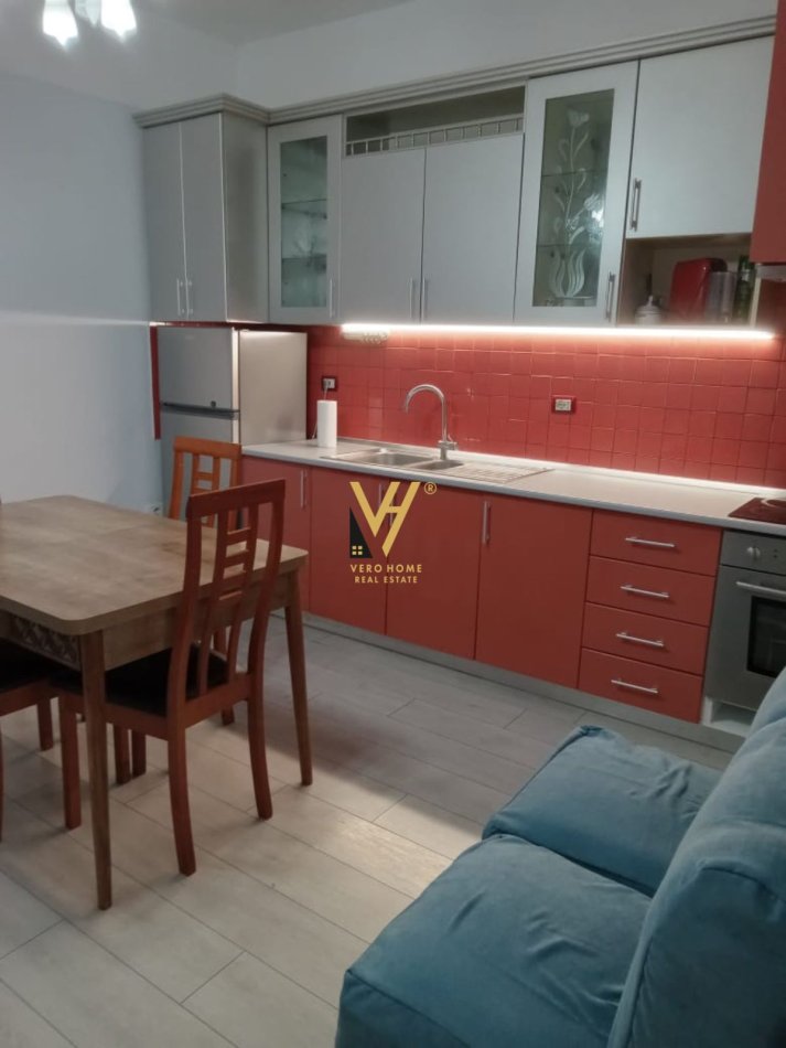 Tirane, jepet me qera shtepi 2+1+Ballkon Kati 2, 120 m² 750 € (MYSLYM SHYRI)