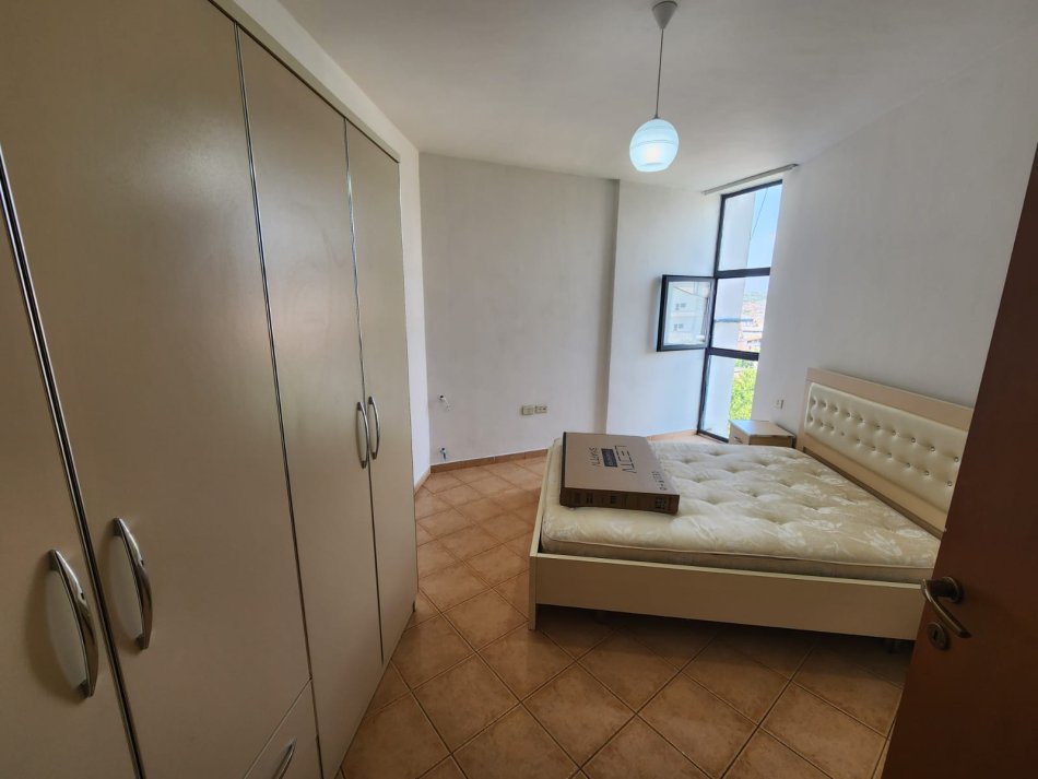 Tirane, jepet me qera apartament 1+1 Kati 3, 65 m² 420 € (Kinostudio)