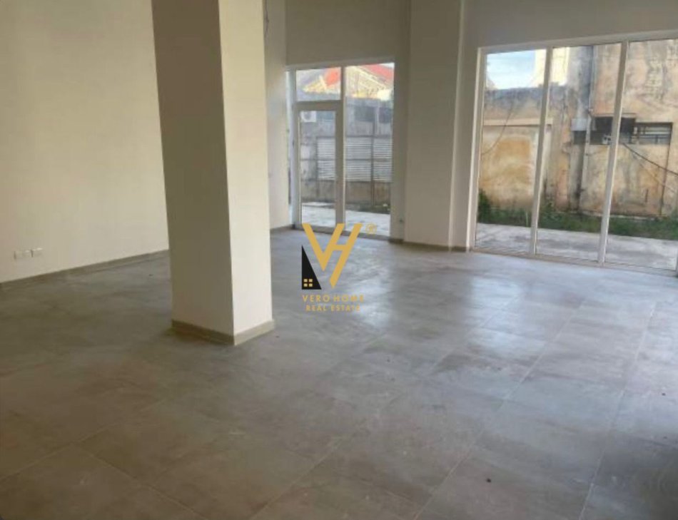 Tirane, jepet me qera dyqan Kati 0, 65 m² 500 € (RRUGA E DIBRES)