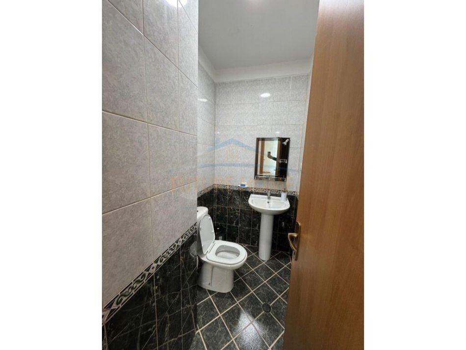 Tirane, jepet me qera apartament 2+1 Kati 9, 105 m² 750 € (Stacionii Trenit)