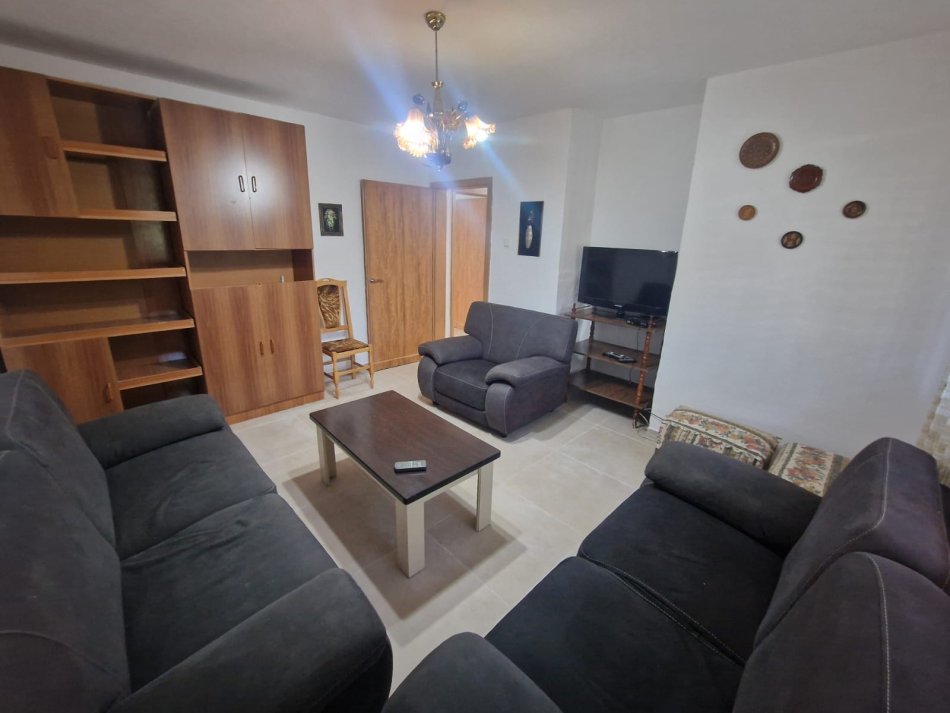Tirane, jepet me qera apartament 3+1 Kati 4, 85 m² 550 € (21 Dhjetori , Mozaiku i Tiranes)