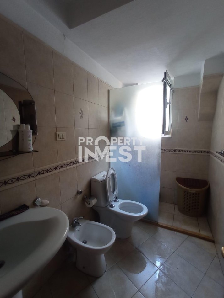 Tirane, shitet apartament 3+1+Ballkon Kati 2, 89 m² 260.000 € (ish blloku)