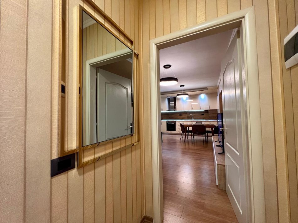 Tirane, shitet apartament 1+1+Ballkon , 66 m² 140.000 € (Shkolla e kuqe)