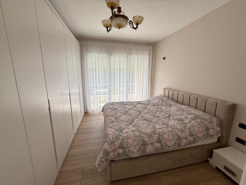 Tirane, jepet me qera apartament 2+1 Kati 3, 130 m² 800 € (kopshti zoologjik)