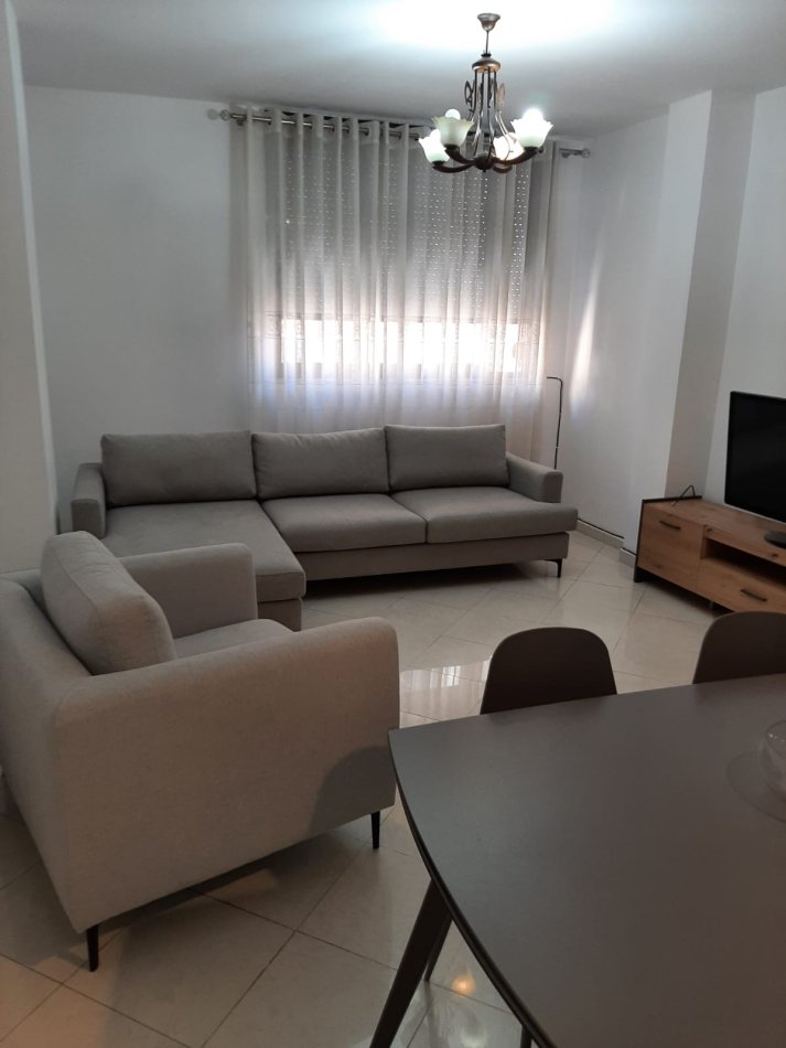 Tirane, jepet me qera apartament 1+1 Kati 7, 70 m² 500 € (rruga e elbasanit)