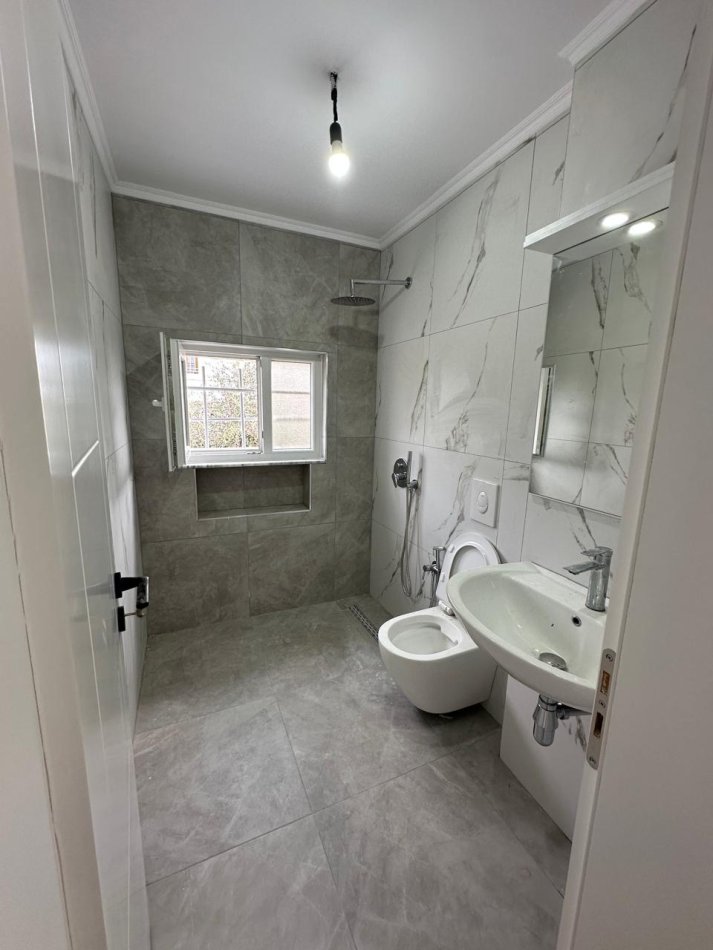 Tirane, shitet apartament 1+1+Ballkon Kati 2, 57 m² 75.000 € (Rruga Halit Bega, Allias)