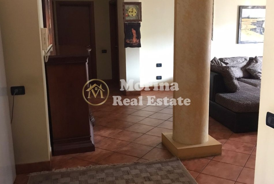 Tirane, jepet me qera apartament 3+1 Kati 3, 155 m² 700 € (Komuna Parisit)