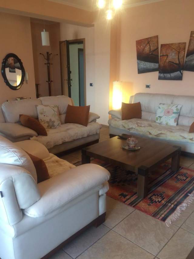 Tirane, jepet me qera apartament 1+1+BLK Kati 6, 110 m² 500 Euro (Rruga e Durresit)