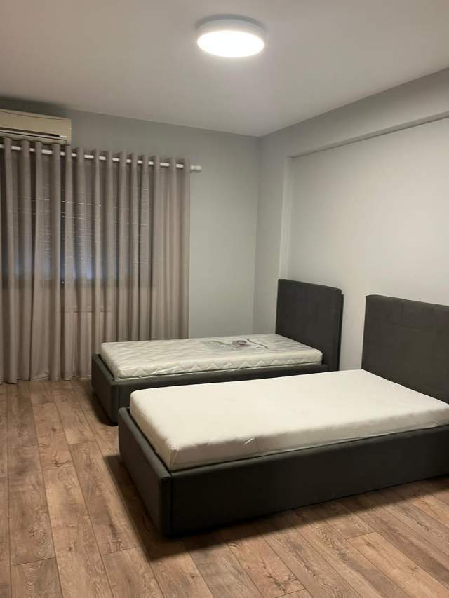 Tirane, jepet me qera apartament 2+1+BLK Kati 1, 102 m² 500 Euro (Komuna e parisit)