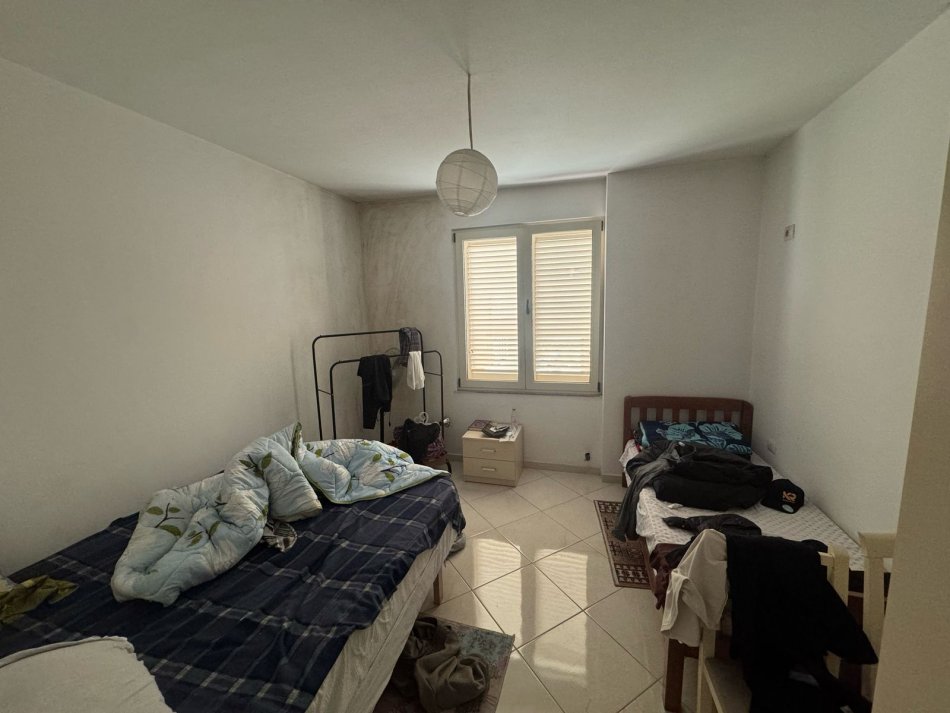 Tirane, shitet apartament 1+1 Kati 3, 84 m² 110.000 € (misto mame)