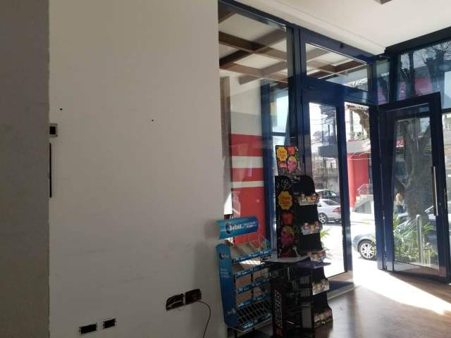 Elbasan, jepet me qera ambjent biznesi 40 m² 30.000 Leke