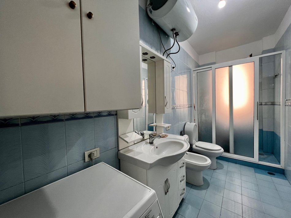 Tirane, jepet me qera apartament 2+1+Ballkon Kati 6, 96 m² 600 € (Bulevardi Zogu i Pare)