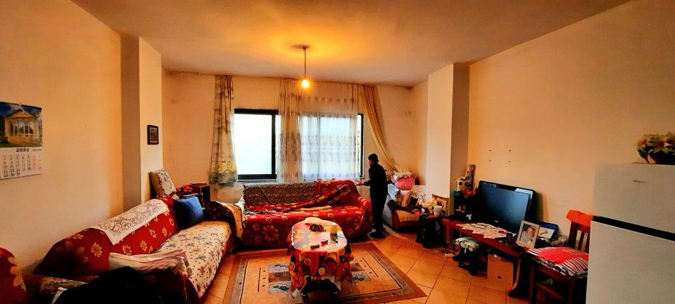 Tirane, shitet apartament 1+1 Kati 3, 74 m² 112.000 € (Prane Tregut te Medreses)