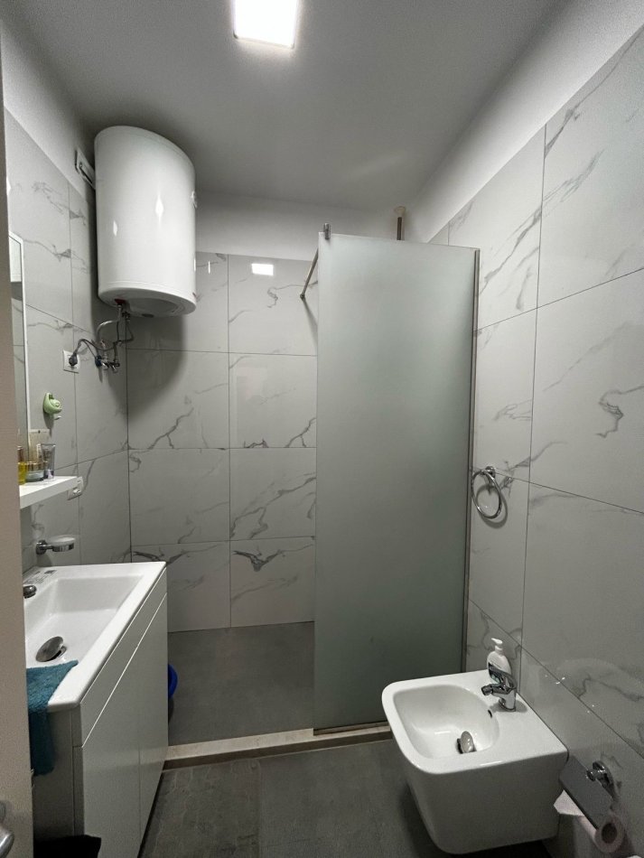 Tirane, jepet me qera apartament 1+1 Kati 8, 67 m² 600 € (rruga don bosko)