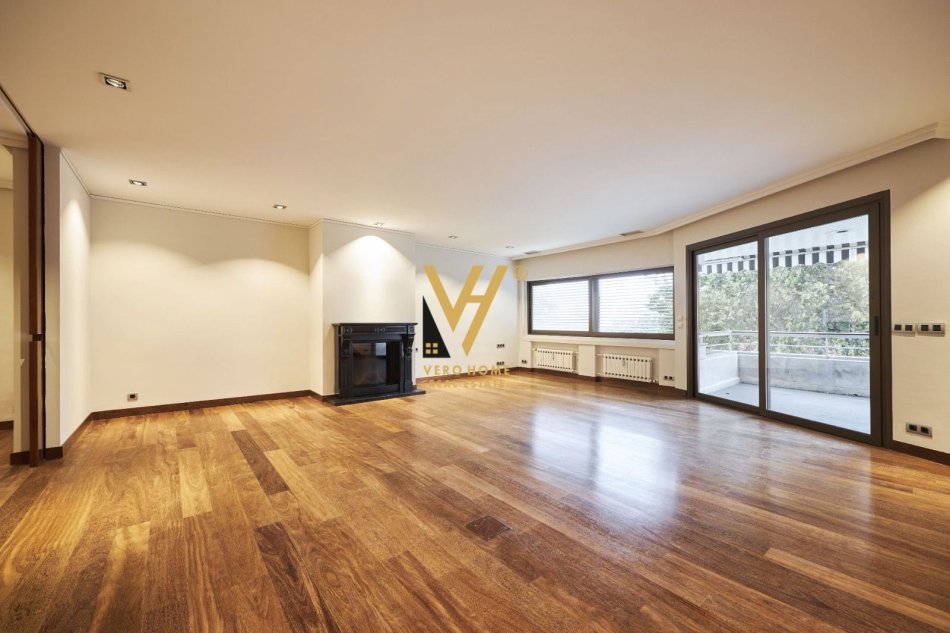 Tirane, shitet apartament 2+1+Ballkon Kati 5, 130 m² 285.000 € (KOPSHTI ZOOLOGJIK)