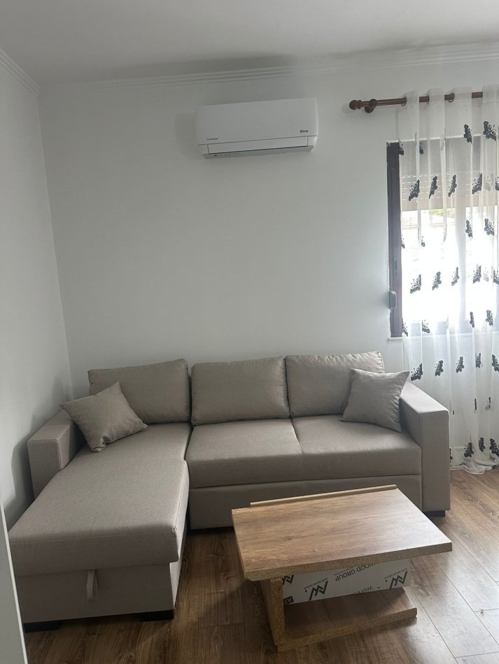Durres, jepet me qera Vile 1+1 Kati 2, 70 m² 400 € (Prane Muzeumit)