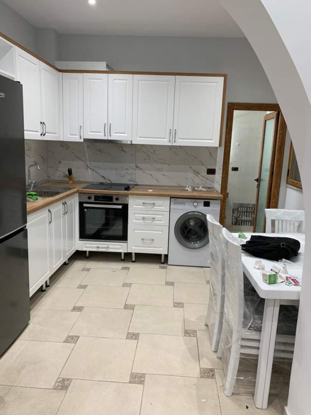 Tirane, jepet me qera shtepi 1+1+BLK Kati 2, 75 m² 45.000 Leke (rruga Kristaq Capo)