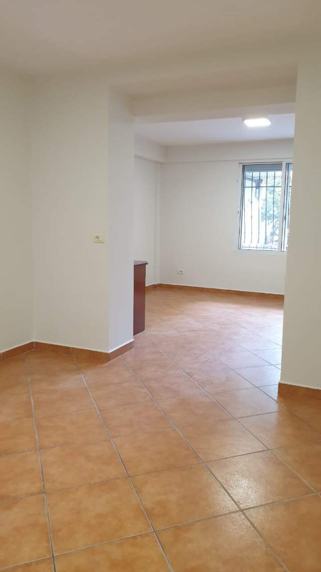 Tirane, jap me qera ambjent biznesi Kati 0, 84 m² 800 Euro (RRUGA SULEJMAN DELVINA)