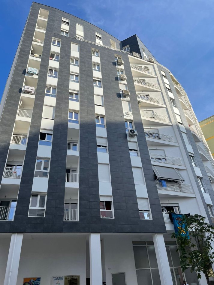 Tirane, shitet apartament 2+1+Ballkon Kati 1, 92 m² 214.000 € (Rruga Barrikadave)