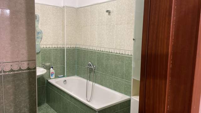 Tirane, jepet me qera apartament 2+1+BLK Kati 6, 100 m² 650 Euro (prane shkolles Asim Vokshi)