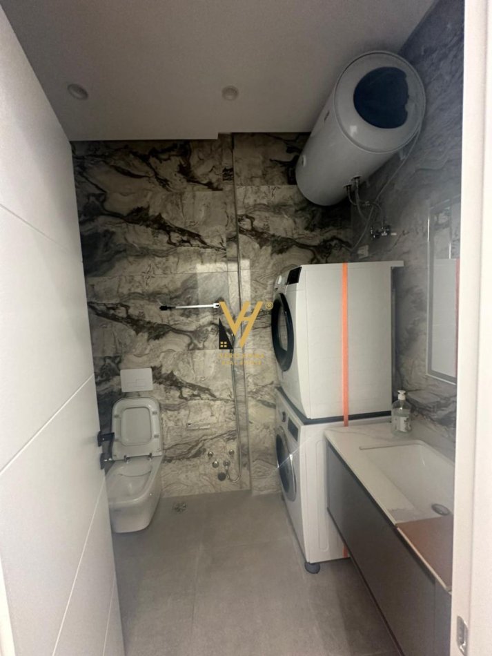 Tirane, jepet me qera apartament 2+1+Ballkon Kati 7, 98 m² 1.200 € (BULEVARDI I RI)