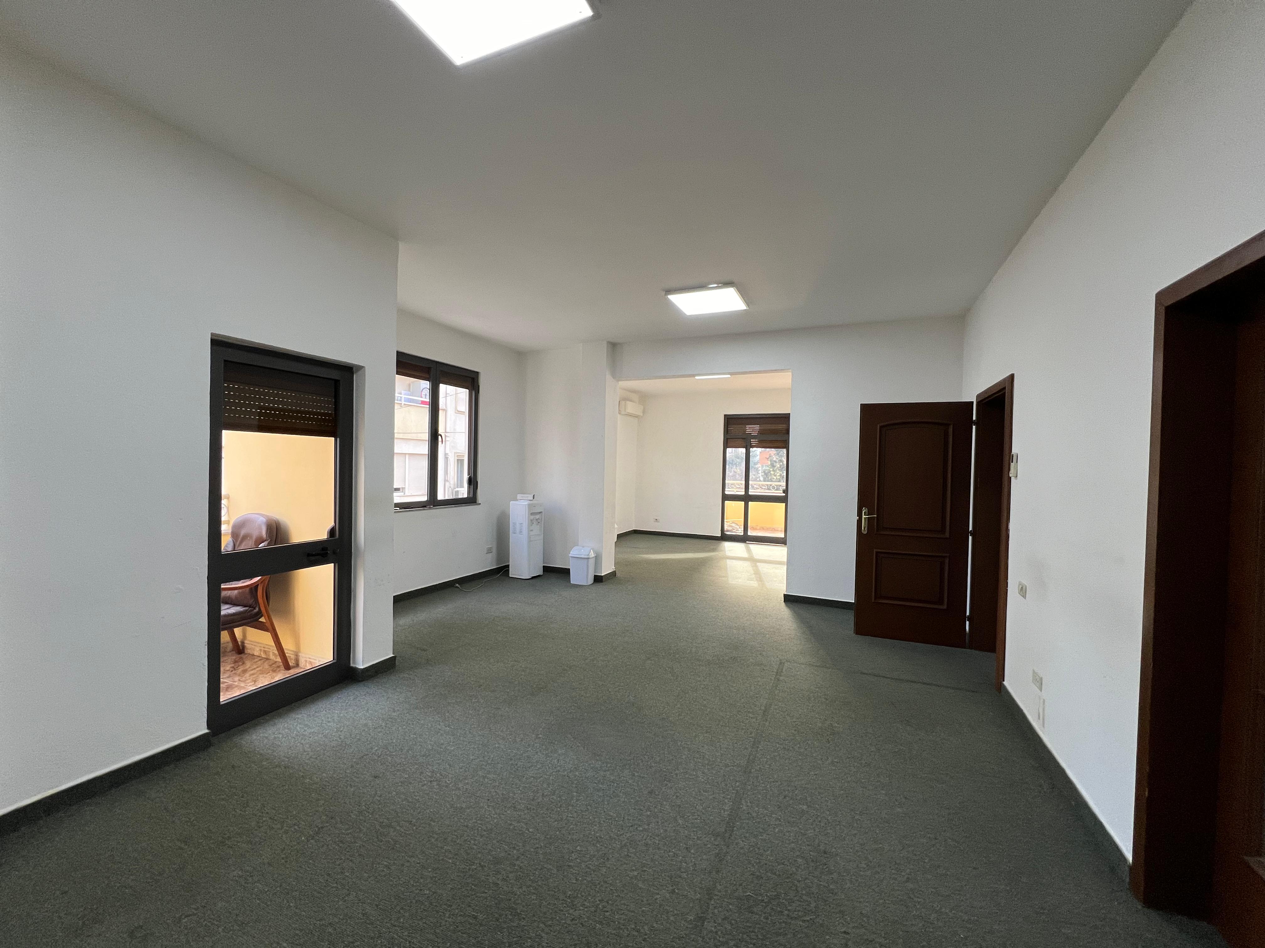 Qira Apartament 4+1, “Pazari i Ri”, Tiranë.