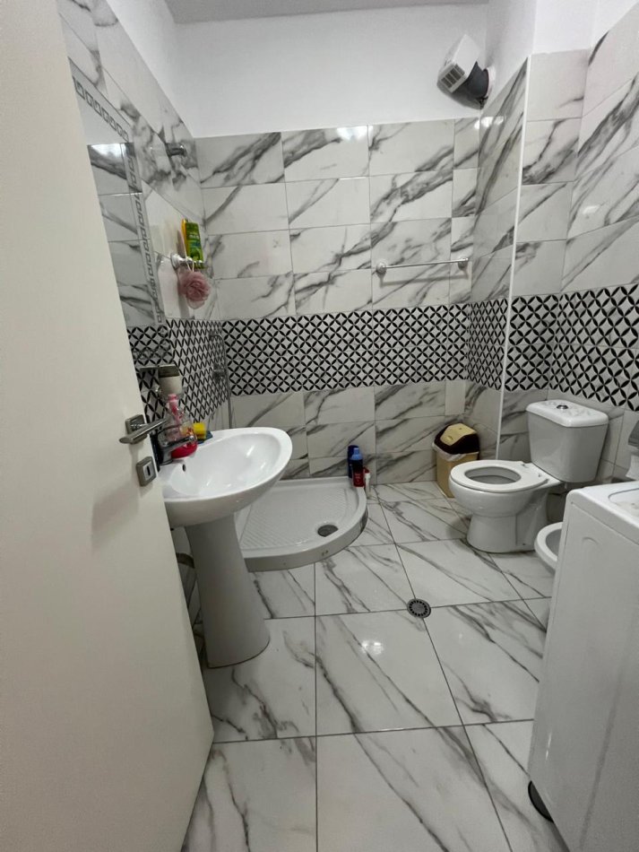 Durres, shes apartament 1+1 Kati 4, 110.000 € (Plazh, Durres)
