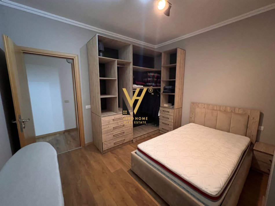 Tirane, jepet me qera apartament 2+1+Ballkon Kati 3, 130 m² 800 € (KOPSHTI BOTANIK)