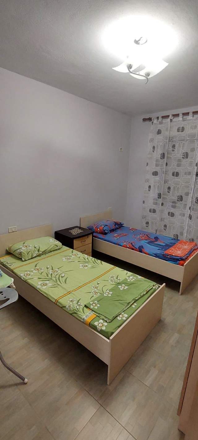Tirane, jepet me qera apartament 3+1+BLK Kati 5, 95 m² 40.000 Leke (rruga Besim Alla)