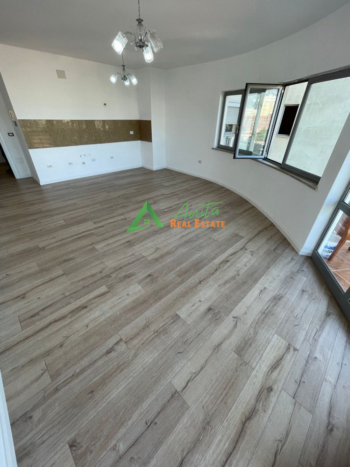 Tirane, shitet apartament 1+1+Ballkon Kati 8, 76 m² 150.000 € (Zogu i Zi)