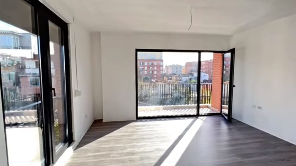 Tirane, jepet me qera apartament 1+1 Kati 2, 77 m² 430 € (BRRYLI)