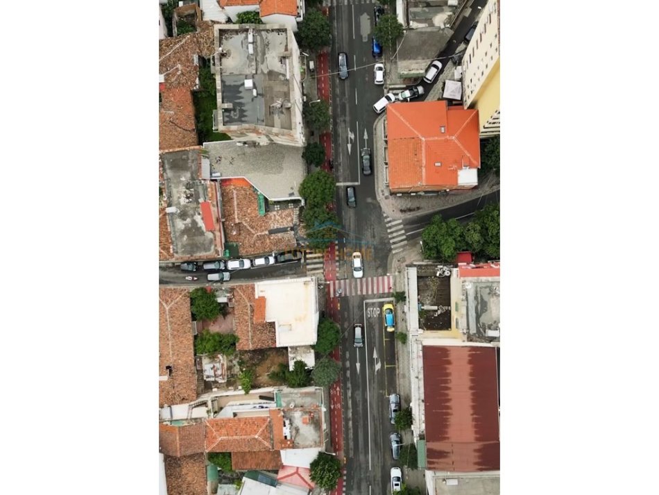 0683487469 Tirane, jepet me qera dyqan Kati 0, 29 m² 700 € (Rruga e Barrikadave)