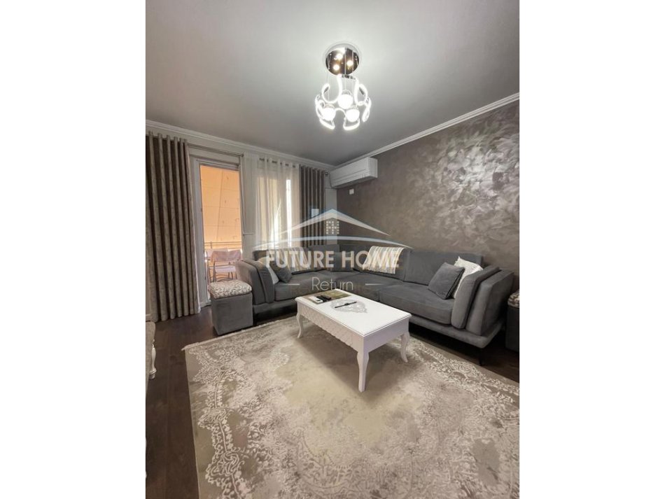 0683487469 Tirane, jepet me qera 2+1+Ballkon Kati 4, 111 m² 800 € (Rruga e Barrikades)