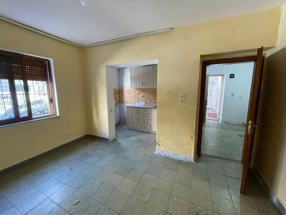 Tirane, shitet apartament 1+1 Kati 1, 56 m² 75.000 € (Varri Bamit)