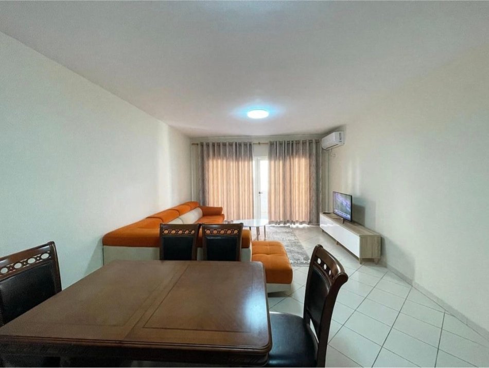 Tirane, jepet me qera apartament 2+1 Kati 4, 90 m² 550 € (astir)