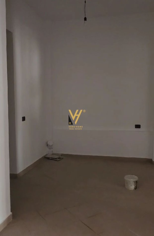 Tirane, jepet me qera ambjent biznesi Kati 0, 85 m² 1.000 € (STACIONI I TRENIT)