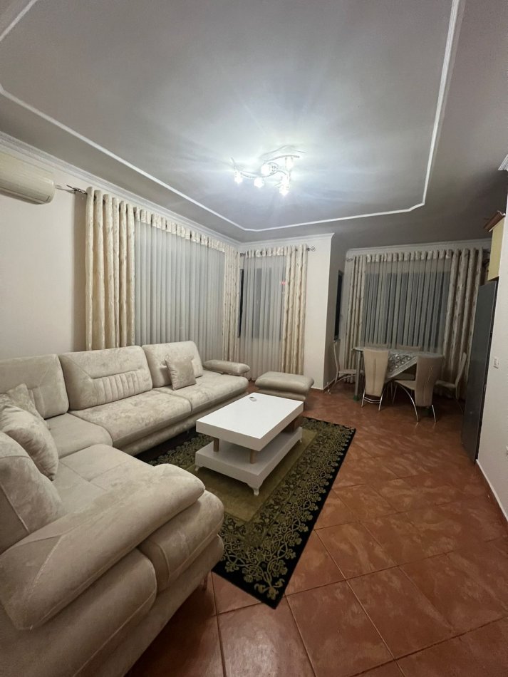 Tirane, jepet me qera apartament 2+1 Kati 4, 80 m² 500 € (Rruga e Kavajes ,perballe delijorgjit)