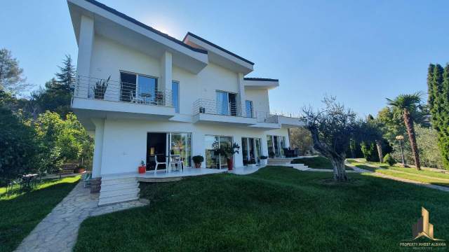Tirane, shes Vile 2 Katshe 5.600 m² 800.000 Euro (Peze Helmes)