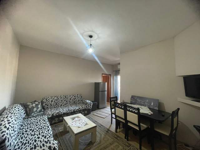 Tirane, jepet me qera apartament 1+1+BLK Kati 3, 69 m² 250 Euro (Rruga Jordan Misja)