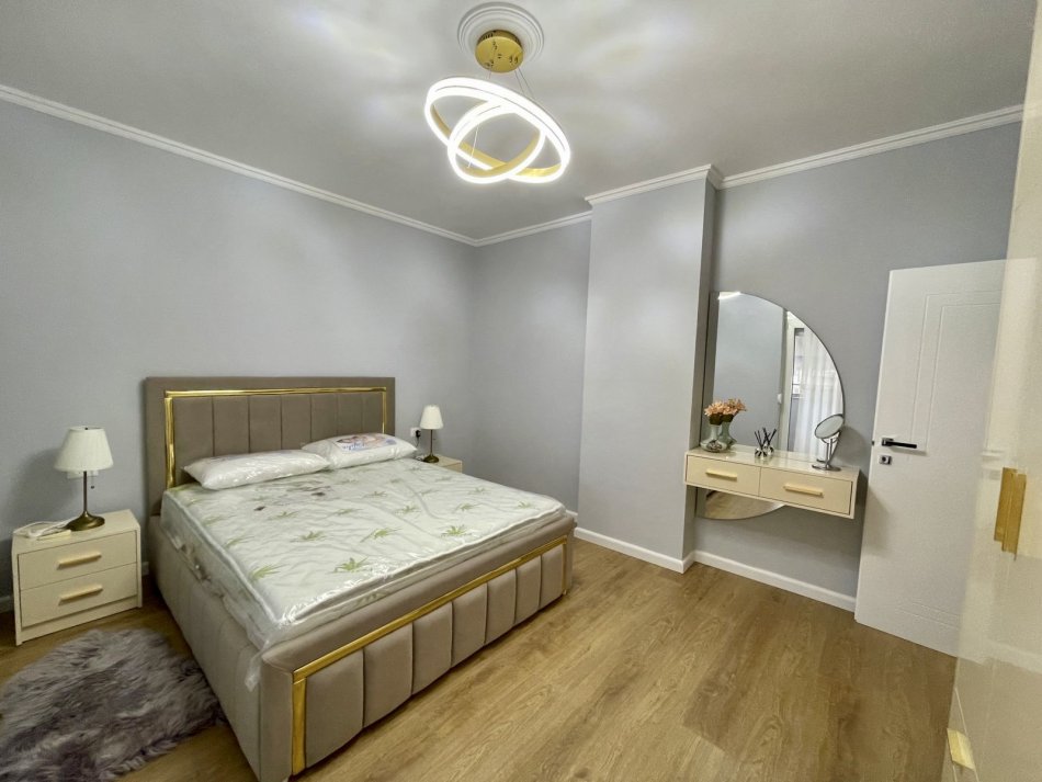 Tirane, jepet me qera apartament 2+1+Aneks+Ballkon, Kati 4, 120 m2 850 € (Zogu i Zi)